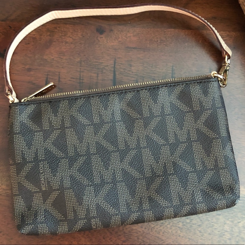 MK Michael Kors Wristlet - Picture 5 of 8